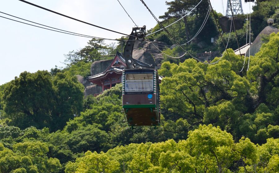 尾道千光寺山ロープウェイで千光寺展望台へ。