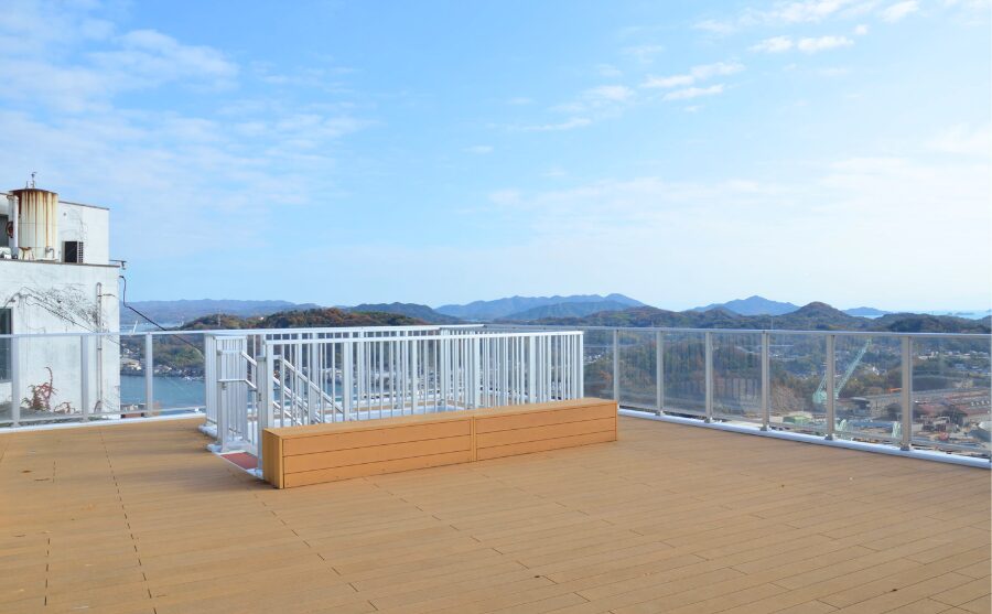 千光寺公園の駅側展望スポット「MiTeMi」