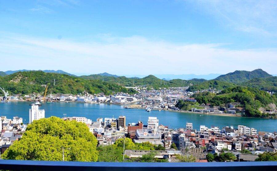 千光寺から見える尾道水道と向島
